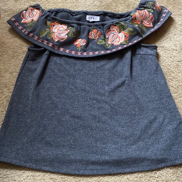 Off the shoulder top - Picture 1 of 2